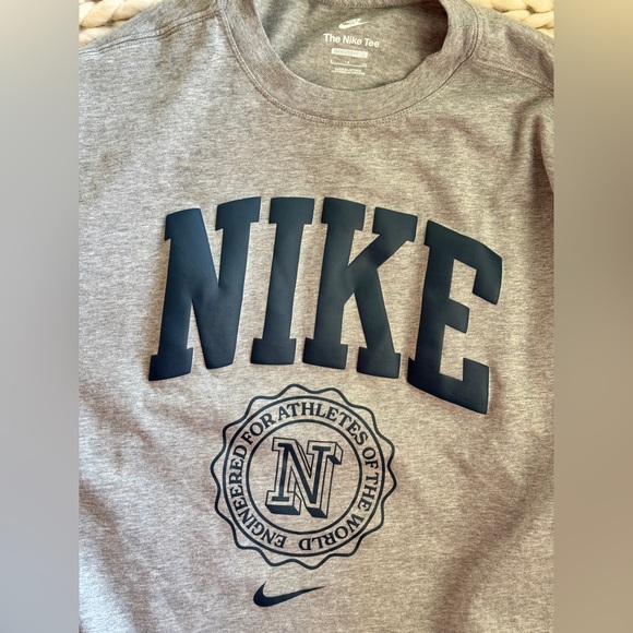 NWOT / Nike Women's Campus T-Shirt / Size S (4-6) - Picture 2 of 10